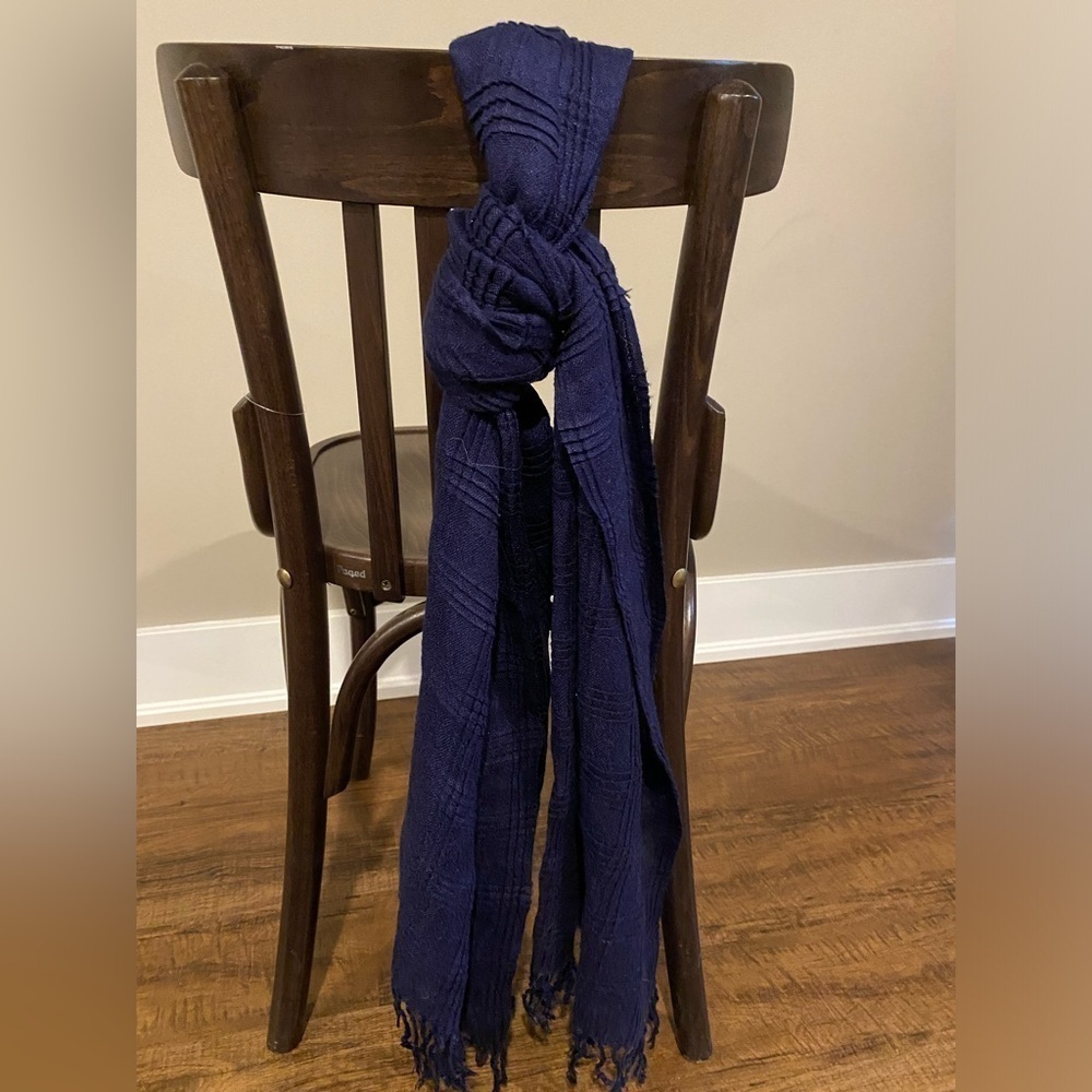 Cashmere mix navy blue scarf with fringe and textured lined pattern